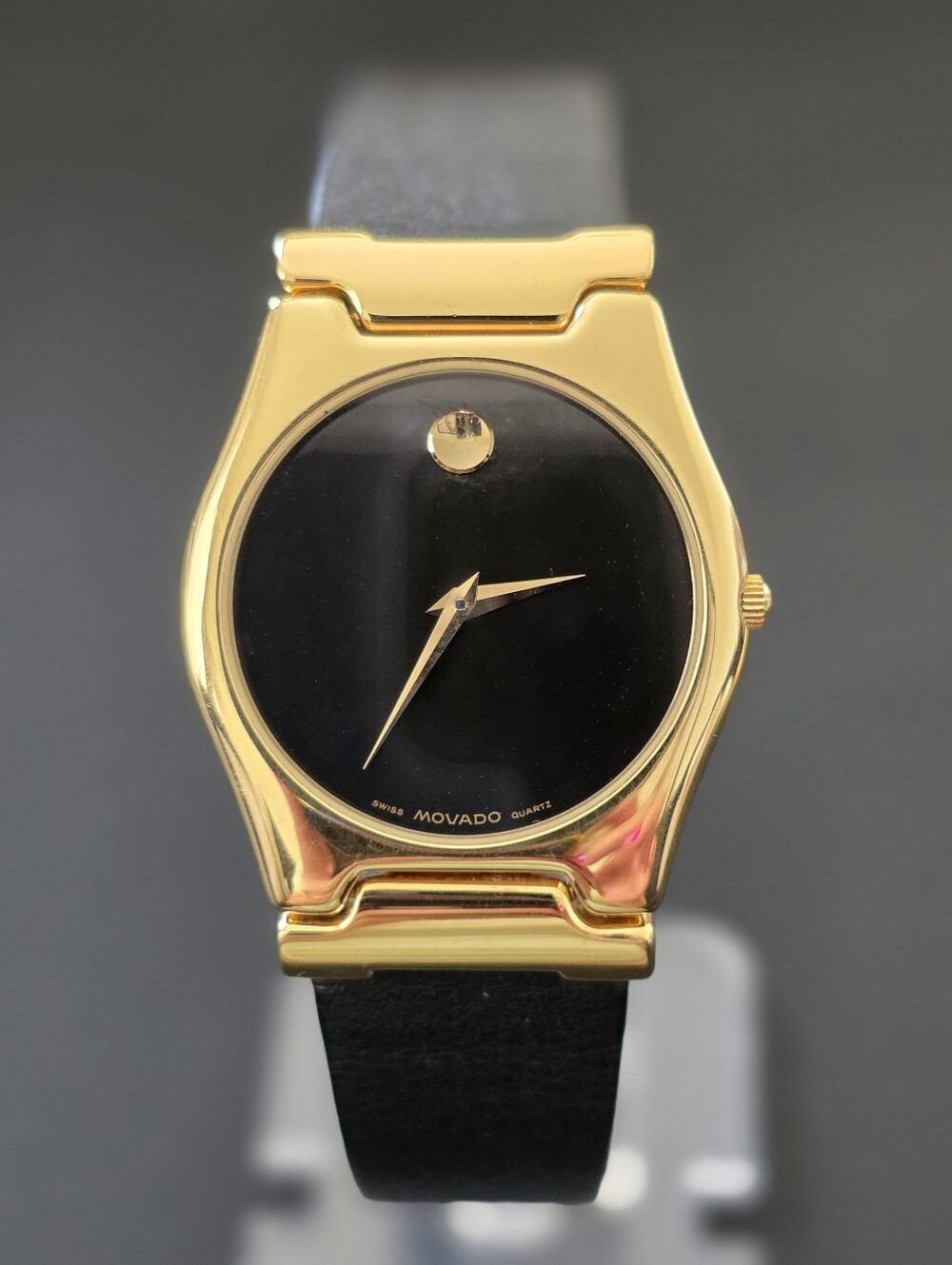 Vintage Movado Museum Gold Plated 87-33-891 6J 30mm Mens Quartz Slim Thin Watch